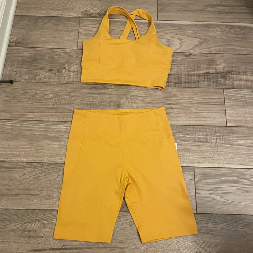 NEW - orange Workout Set. Sports bra and shorts set. Activewear.